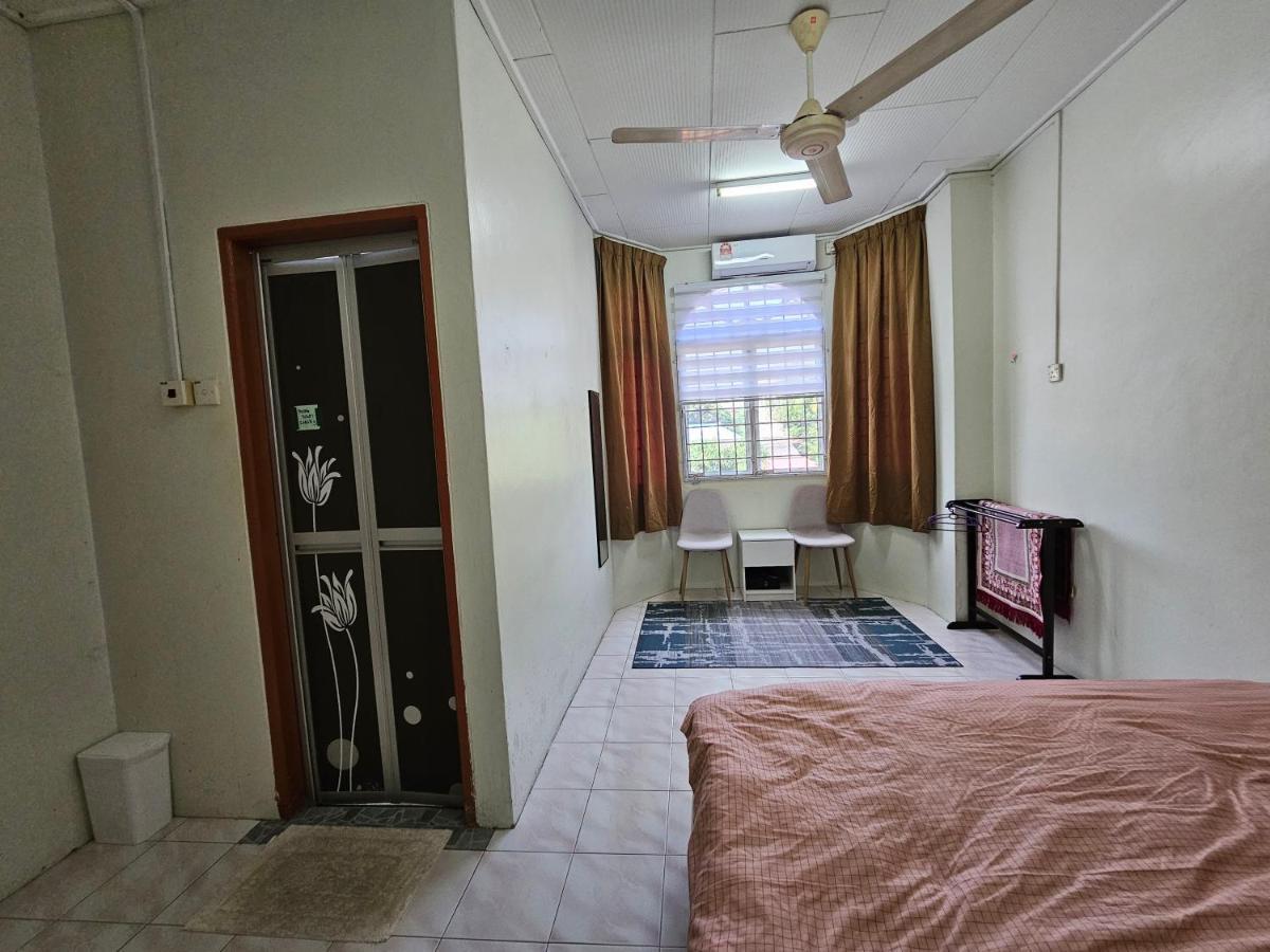 Ruhani Homestay 3 Kb - 4 Bedroom Fully Airconditioned With Wifi & Netflix كوتا بْهارو المظهر الخارجي الصورة
