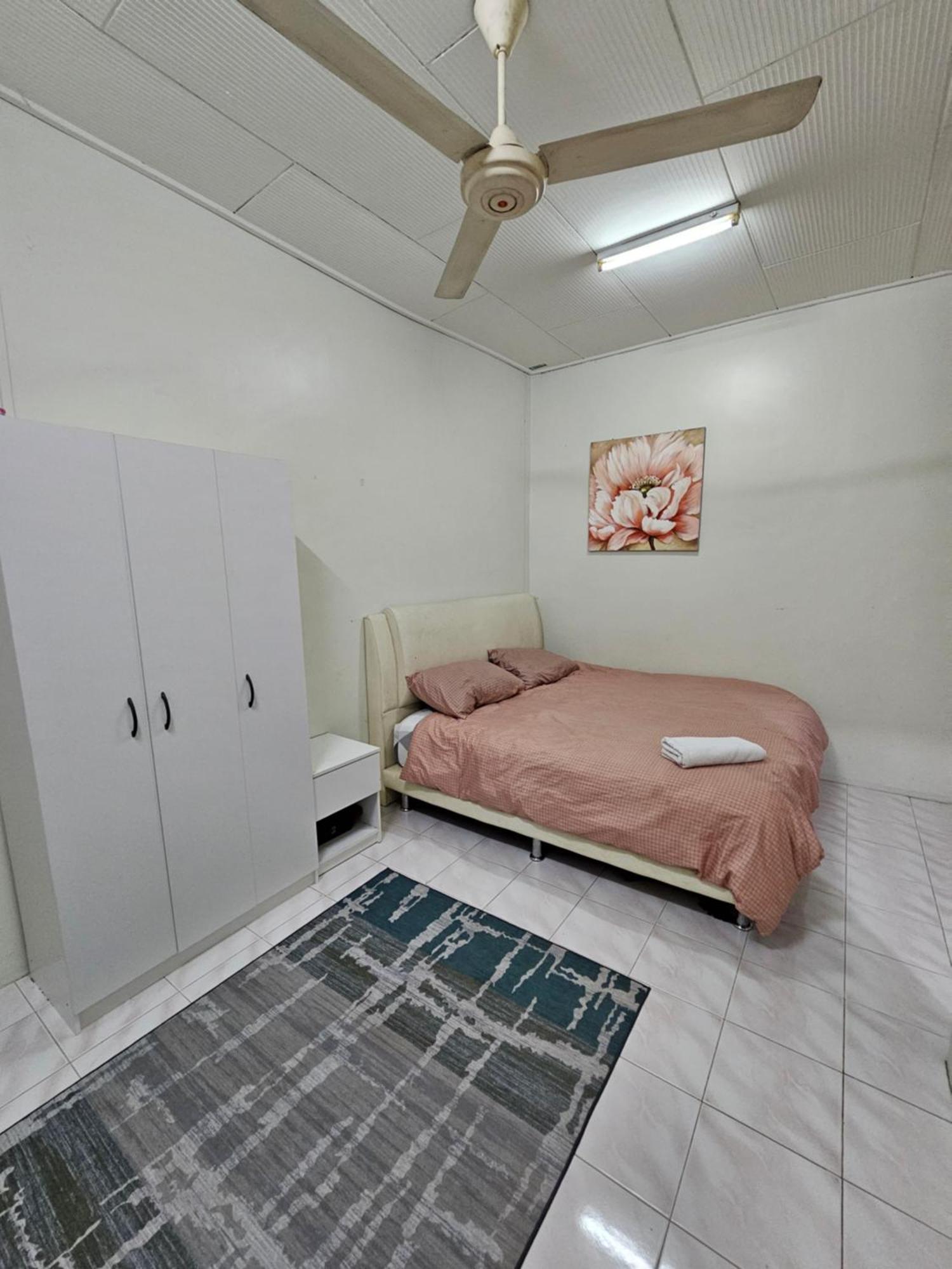Ruhani Homestay 3 Kb - 4 Bedroom Fully Airconditioned With Wifi & Netflix كوتا بْهارو المظهر الخارجي الصورة