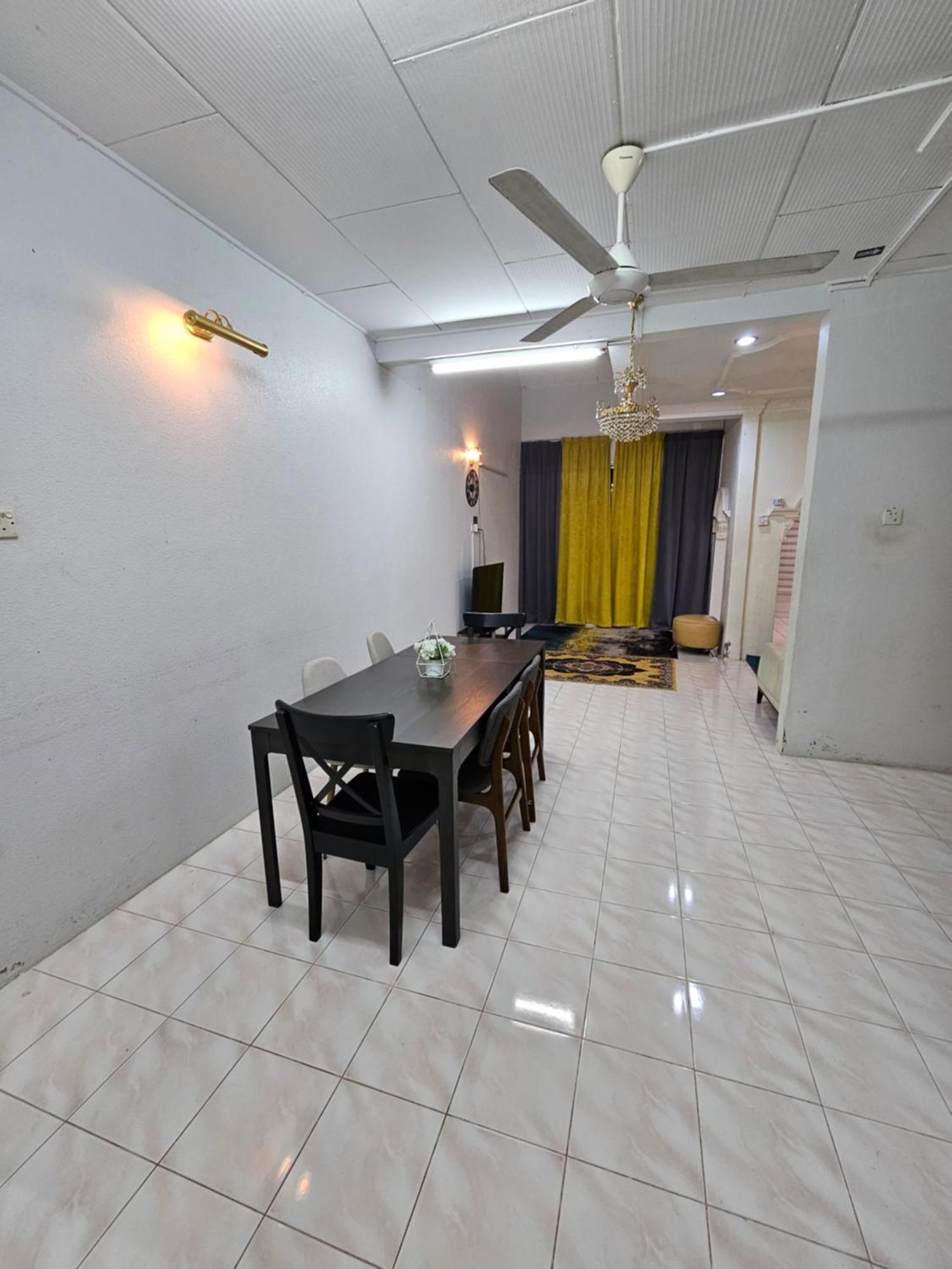 Ruhani Homestay 3 Kb - 4 Bedroom Fully Airconditioned With Wifi & Netflix كوتا بْهارو المظهر الخارجي الصورة