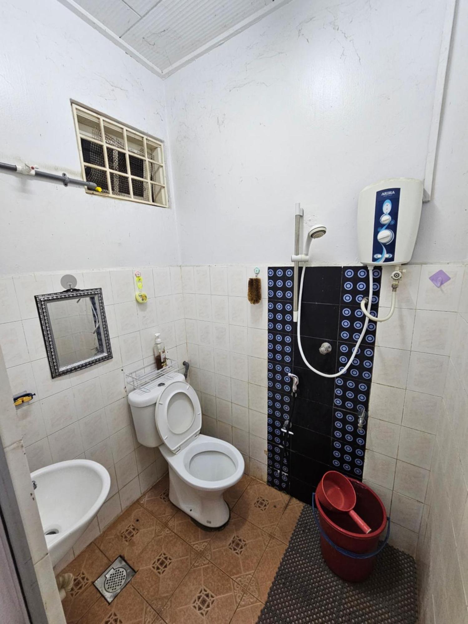 Ruhani Homestay 3 Kb - 4 Bedroom Fully Airconditioned With Wifi & Netflix كوتا بْهارو المظهر الخارجي الصورة